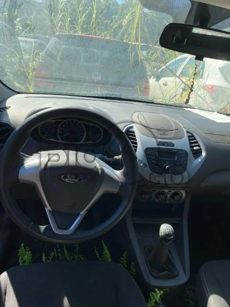 LOTE 014 - Espécie: AUTOMOVEL / Marca: FORD / Modelo: KA SE 1.0 HA / Placa: MMC0687 / UF: SC / Município: Joinville / Ano fabricação: 2014 / Ano modelo: 2015 / Cor: VERMELHA / Chassi: 9BFZH55LXF8123823 / Motor: XNKAF8123823 / RENAVAM: 1016892621