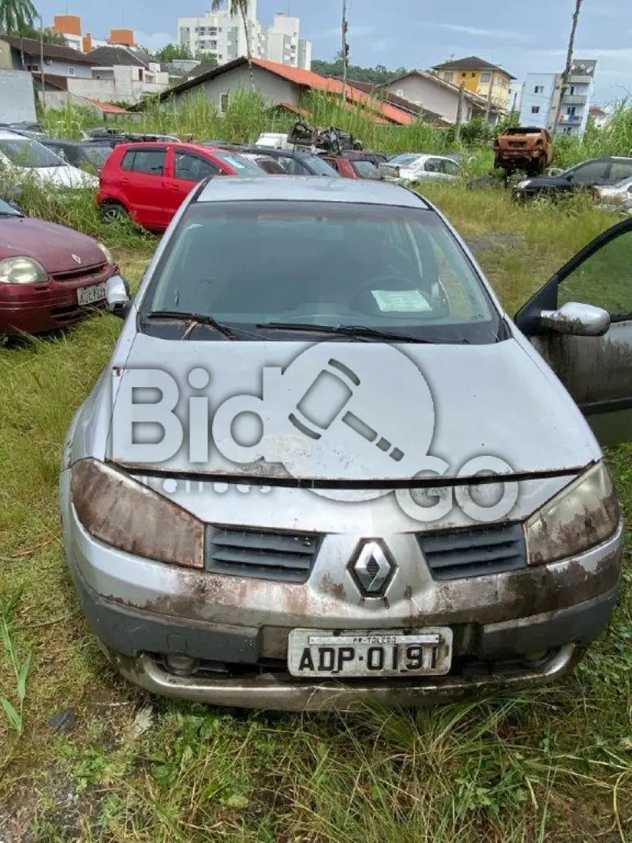 LOTE 001 - Espécie: PASSAGEIRO / Marca: RENAULT / Modelo: MEGANESD EXP 20A / Placa: ADP0191 / UF: MG / Município: Toledo / Ano fabricação: 2008 / Ano modelo: 2008 / Cor: PRATA / Chassi: 93YLM2N1A8J018608 / Motor: F4R1771C099496 RENAVAM:00978452704