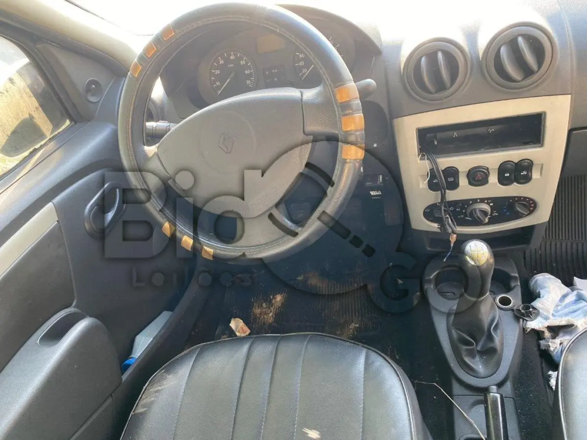 LOTE 010 - Espécie: PASSAGEIRO / Marca: RENAULT / Modelo: LOGAN EXP 1016V / Placa: LKZ6736 / UF: SC / Município: Joinville / Ano fabricação: 2009 / Ano modelo: 2010 / Cor: AZUL / Chassi: 93YLSR7GHAJ320671 / Motor:D4DH760Q066481 RENAVAM: 00169654192