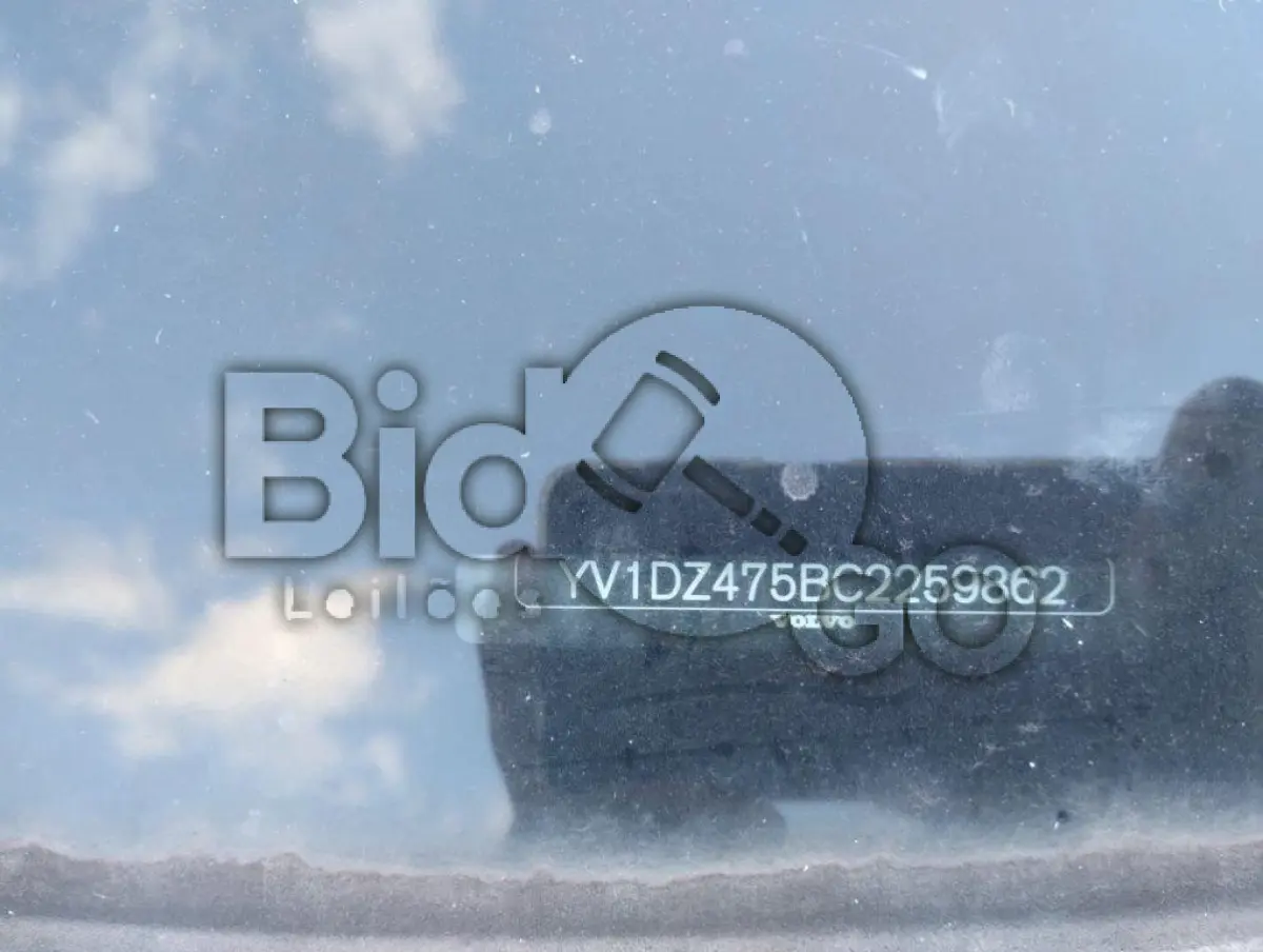 LOTE 028 - Espécie: MISTO / Marca: VOLVO / Modelo: VOLVO XC60 2.0 T5 COMF / Placa: EYL8665 / UF: SC / Município: Joinville / Ano fabricação: 2011 / Ano modelo: 2011 / Cor: BRANCA / Chassi: YV1DZ475BC2259862 / Motor: B4204T71042667 / RENAVAM: 00379419939