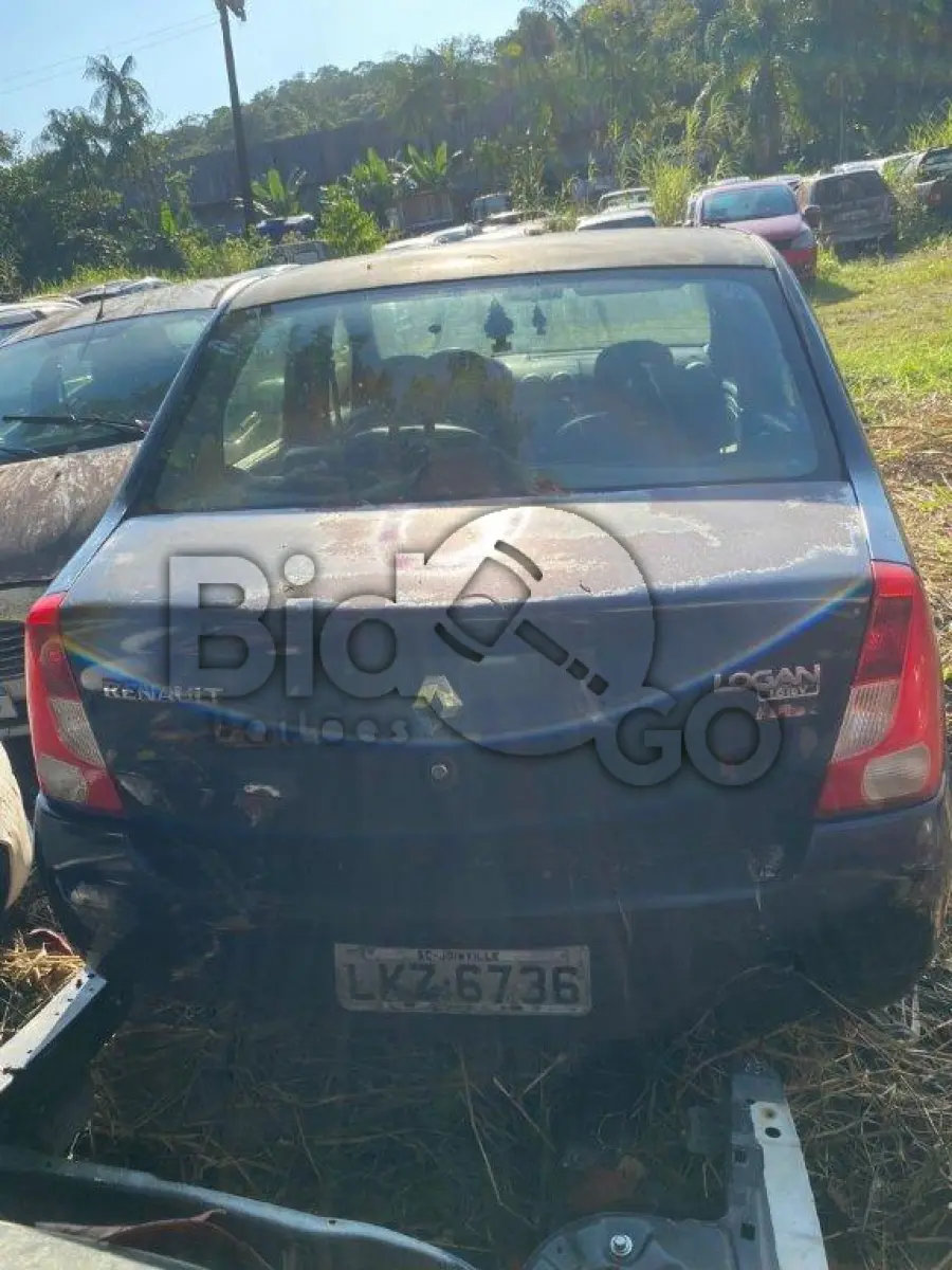 LOTE 010 - Espécie: PASSAGEIRO / Marca: RENAULT / Modelo: LOGAN EXP 1016V / Placa: LKZ6736 / UF: SC / Município: Joinville / Ano fabricação: 2009 / Ano modelo: 2010 / Cor: AZUL / Chassi: 93YLSR7GHAJ320671 / Motor:D4DH760Q066481 RENAVAM: 00169654192