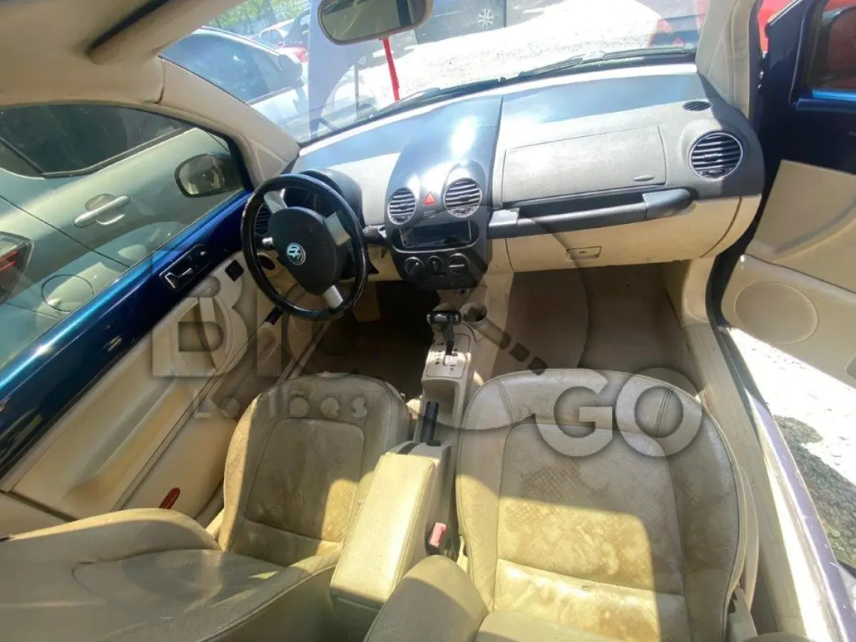 LOTE 037 - Espécie: PASSAGEIRO / Marca: I / Modelo: VW BEETLE / Placa: EJE8973 / UF: SC / Município: Itajaí / Ano fabricação: 2009 / Ano modelo: 2009 / Cor: AZUL / Chassi: 3VWSJ21C49M516184 / Motor: CBP122583 / RENAVAM: 00150725477
