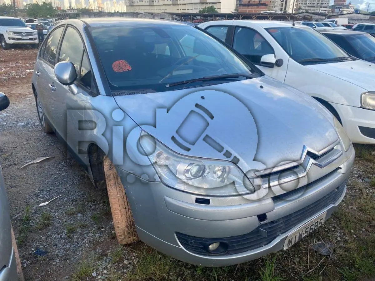 LOTE 043 - Espécie: PASSAGEIRO / Marca: I / Modelo: CITROEN C4 20EXC5P F / Placa: MIW5685 / UF: SC / Município: Joinville / Ano fabricação: 2010 / Ano modelo: 2011 / Cor: PRATA / Chassi: 8BCLCRFJYBG529374 / Motor: 10TWAB0063936 RENAVAM: 00338612661