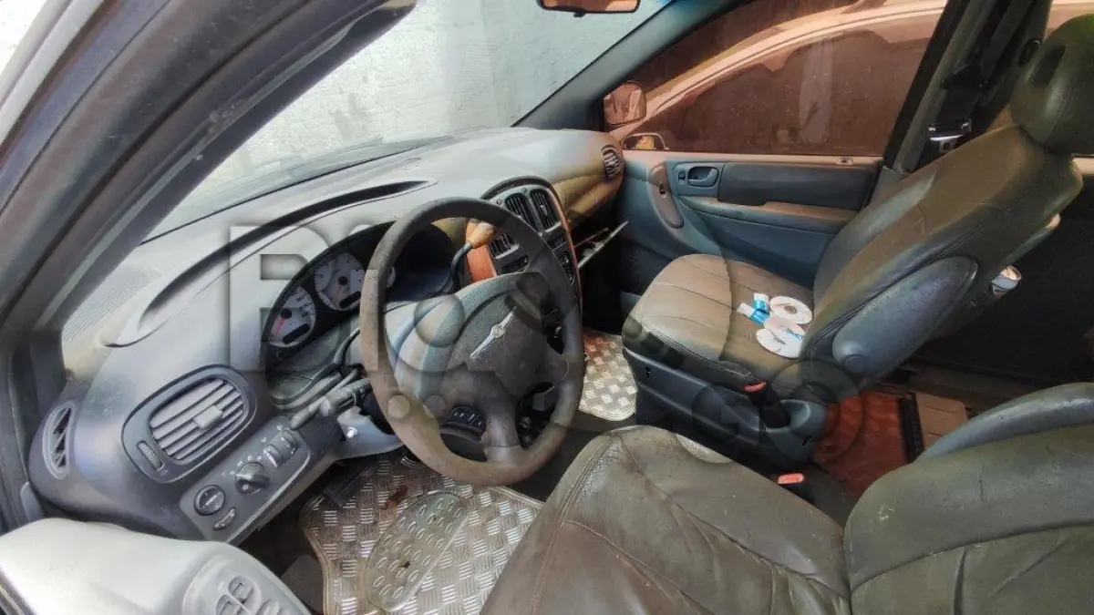 LOTE 045 - Espécie: MISTO / Marca: CHRYSLER / Modelo: GCARAVAN SE / Placa: DLG3738 / UF: RJ / Município: Três Rios / Ano fabricação: 2005 / Ano modelo: 2005 / Cor: PRETA / Chassi: 1C8GYB5R25Y570258 / Motor: 5Y570258 / RENAVAM: 00868517330