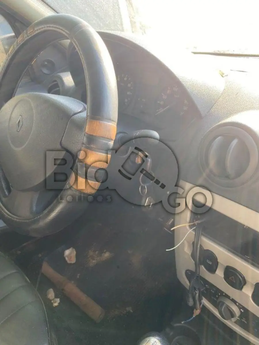 LOTE 010 - Espécie: PASSAGEIRO / Marca: RENAULT / Modelo: LOGAN EXP 1016V / Placa: LKZ6736 / UF: SC / Município: Joinville / Ano fabricação: 2009 / Ano modelo: 2010 / Cor: AZUL / Chassi: 93YLSR7GHAJ320671 / Motor:D4DH760Q066481 RENAVAM: 00169654192