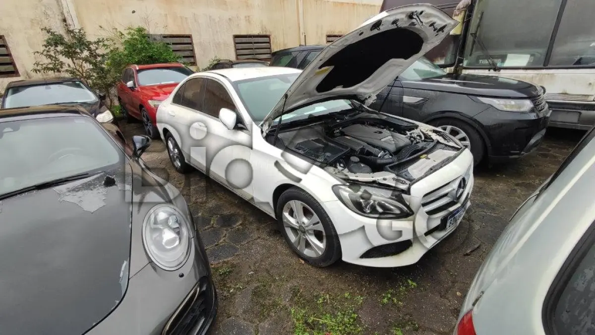 LOTE 007 - 
M.BENZ / Modelo: C180FF / Ano fabricação: 2016 / Ano
modelo: 2016 / Cor: BRANCA 