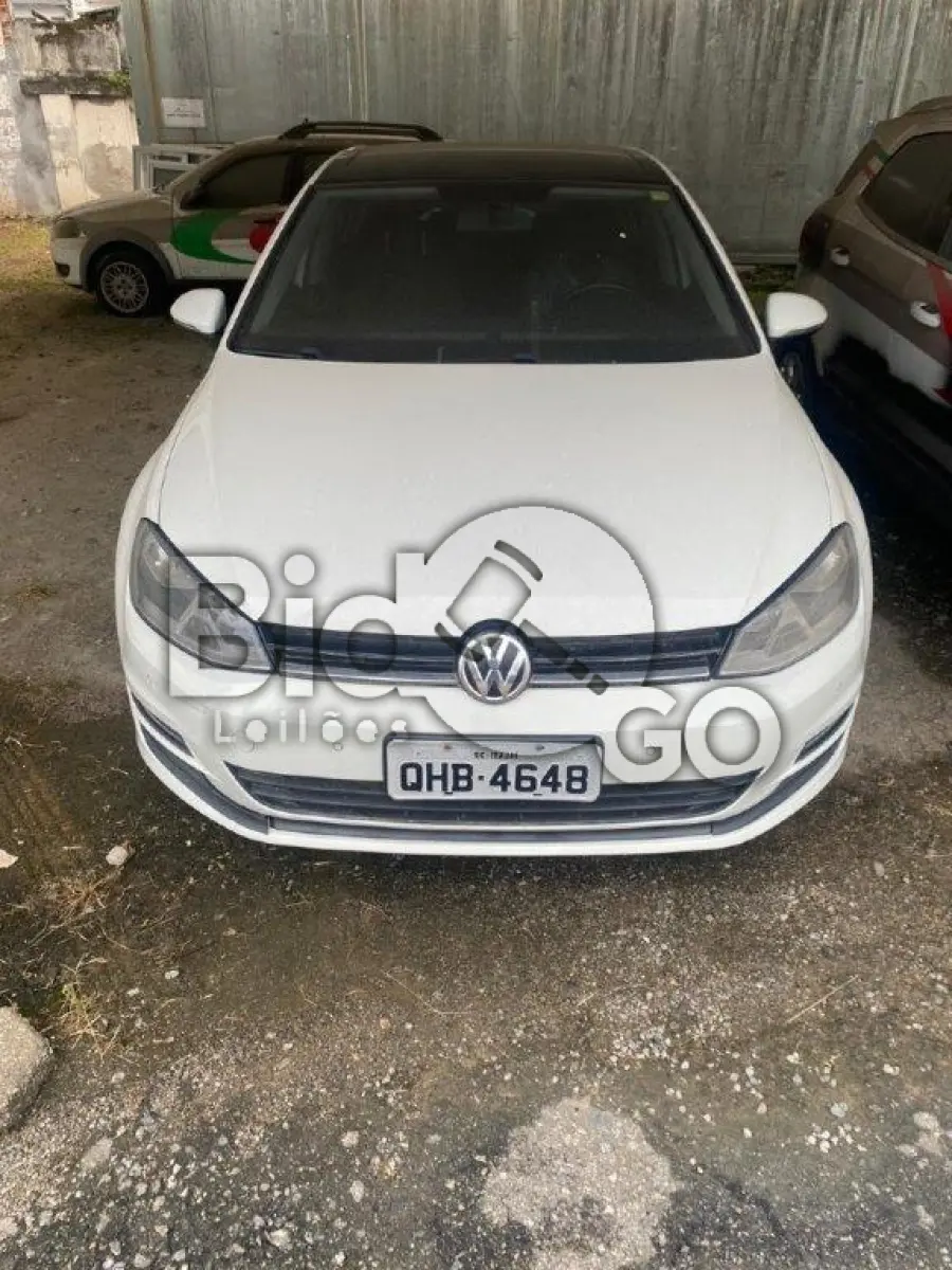 LOTE 041 - Espécie: PASSAGEIRO / Marca: I / Modelo: VW GOLF COMFORTLINE AA / Placa: QHB4648 / UF: SC / Município: Itajaí / Ano fabricação: 2014 / Ano modelo: 2015 / Cor: BRANCA / Chassi: WVWHD6AU6FW101545 / Motor: CHP177573 / RENAVAM: 01026407947