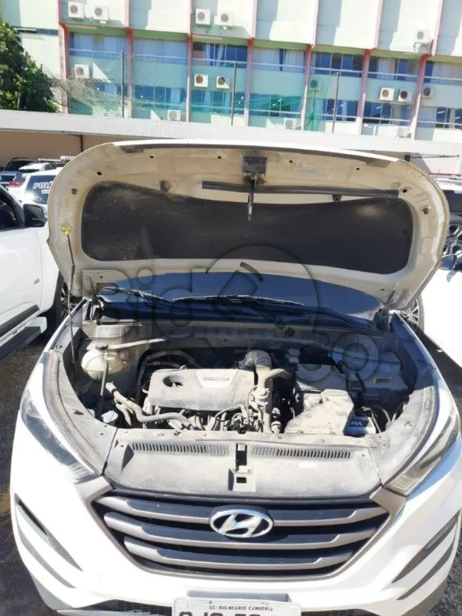 LOTE 040 - Espécie: MISTO / Marca: HYUNDAI / Modelo: TUCSON TURBO GLS / Placa: QJS5049 / UF: SC / Município: Balneário Camboriú / Ano fabricação: 2018 / Ano modelo: 2018 / Cor: BRANCA / Chassi: 95PJ3812GKB009656 / Motor: G4FJJU386922 / RENAVAM: 01172600004