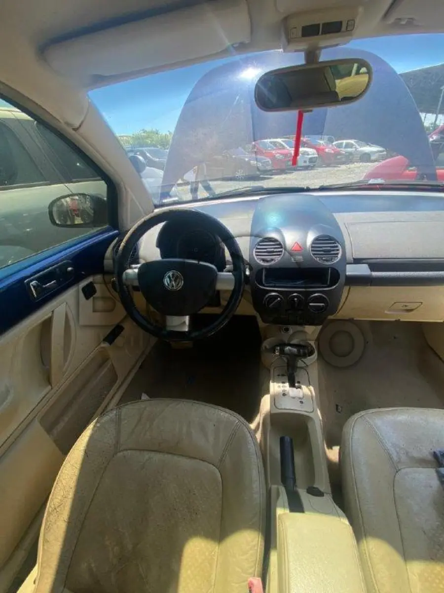 LOTE 037 - Espécie: PASSAGEIRO / Marca: I / Modelo: VW BEETLE / Placa: EJE8973 / UF: SC / Município: Itajaí / Ano fabricação: 2009 / Ano modelo: 2009 / Cor: AZUL / Chassi: 3VWSJ21C49M516184 / Motor: CBP122583 / RENAVAM: 00150725477