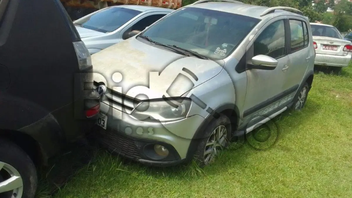 LOTE 032 - Espécie: PASSAGEIRO / Marca: VW / Modelo: CROSSFOX GII / Placa: OAP4903 / UF: MT / Município: Cuiabá / Ano fabricação: 2012 / Ano modelo: 2012 / Cor: PRATA / Chassi: 9BWAB45Z4D4003503 / Motor: CCRN08766 / RENAVAM: 00468549633