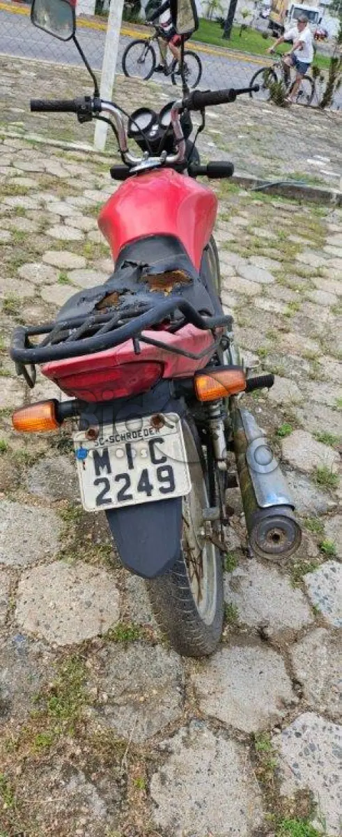 LOTE 018 - Espécie: PASSAGEIRO / Marca: HONDA / Modelo: CG 125 FAN KS / Placa: MIC2249 / UF: SC / Município: Schroeder / Ano fabricação: 2010 / Ano modelo: 2011 / Cor: VERMELHA / Chassi: 9C2JC4110BR301147 / Motor: JC41E1B301147 / RENAVAM: 00261625330
