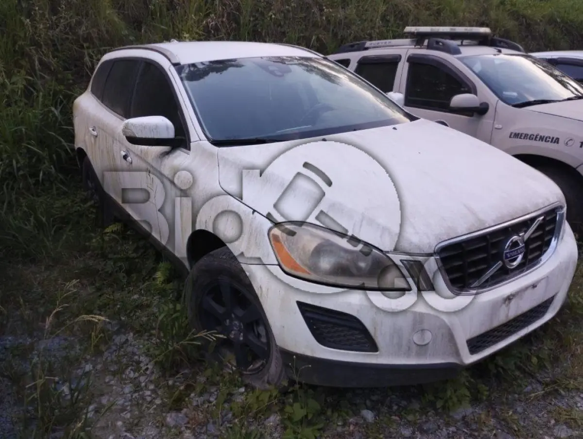 LOTE 028 - Espécie: MISTO / Marca: VOLVO / Modelo: VOLVO XC60 2.0 T5 COMF / Placa: EYL8665 / UF: SC / Município: Joinville / Ano fabricação: 2011 / Ano modelo: 2011 / Cor: BRANCA / Chassi: YV1DZ475BC2259862 / Motor: B4204T71042667 / RENAVAM: 00379419939
