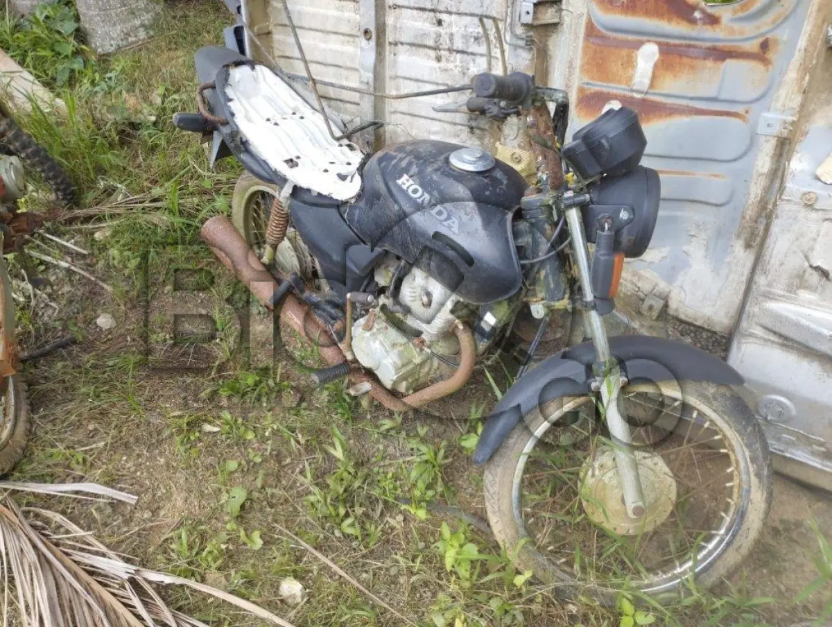 LOTE 031 - Espécie: PASSAGEIRO / Marca: HONDA / Modelo: CG 125 FAN / Placa: MEL3143 / UF: PB Município:Massaranduba / Ano fabricação: 2007 / Ano modelo: 2007 / Cor: PRETA / Chassi: 9C2JC30708R052816 / Motor: JC30E78052816 / RENAVAM: 00955187176
