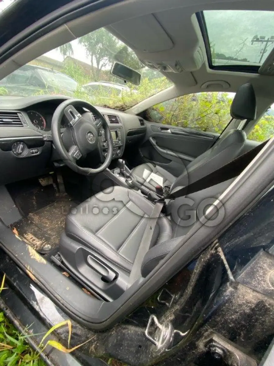 LOTE 005 - Espécie: PASSAGEIRO / Marca: I / Modelo: VW JETTA 2.0 / Placa: MLE4D31 / UF: SC / Município: Joinville / Ano fabricação: 2012 / Ano modelo: 2012 / Cor: PRETA / Chassi: 3VWDJ2168DM034796 / Motor: CKJ024880 / RENAVAM: 00508912970