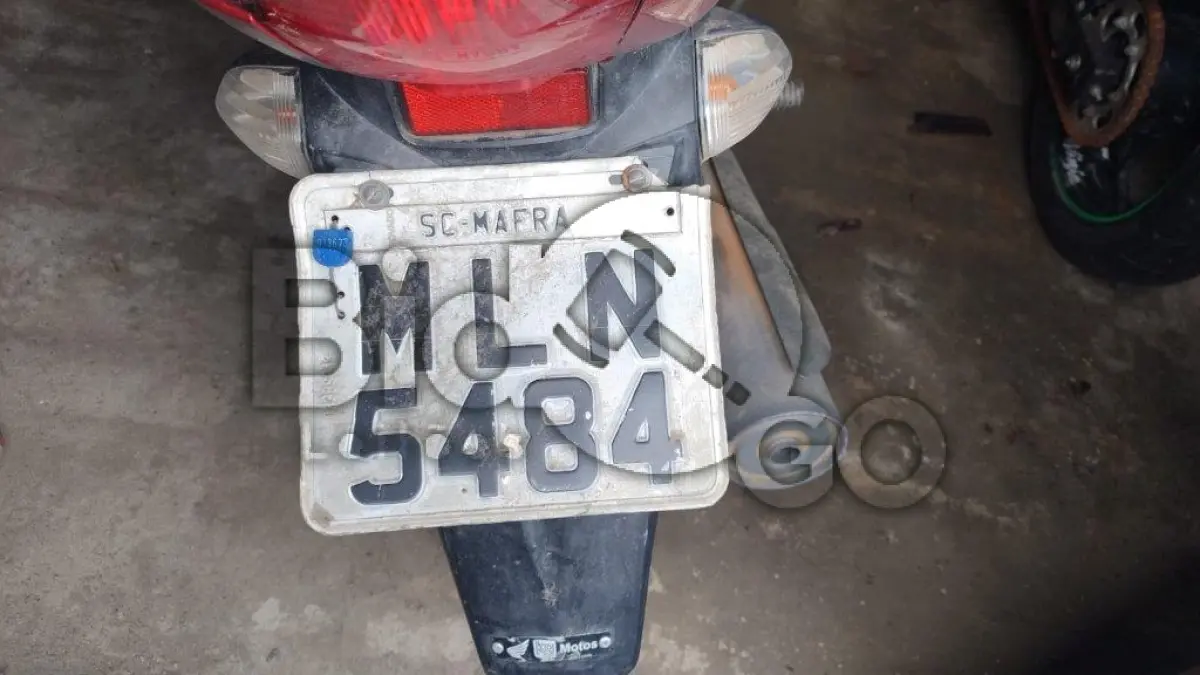 LOTE 034 - Espécie: PASSAGEIRO / Marca: HONDA / Modelo: BIZ 125 ES / Placa: MLN5484 / UF: SC / Município: Mafra / Ano fabricação: 2013 / Ano modelo: 2013 / Cor: VERMELHA / Chassi: 9C2JC4820DR516774 / Motor: JC48E2D516774 RENAVAM: 00554024225