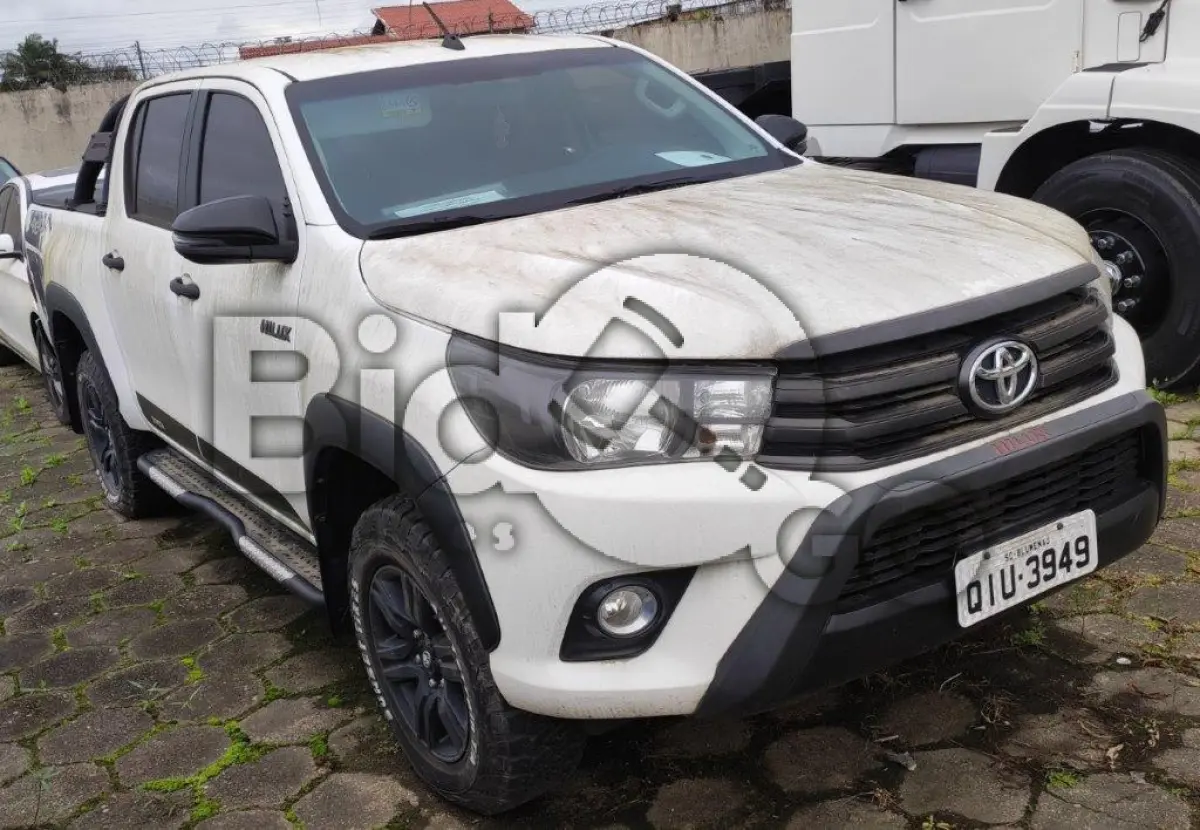 LOTE 004 -  TOYOTA HILUX CDCLEA4JD  / Ano fabricação: 2017 / Ano modelo: 2017 / Cor: BRANCA 