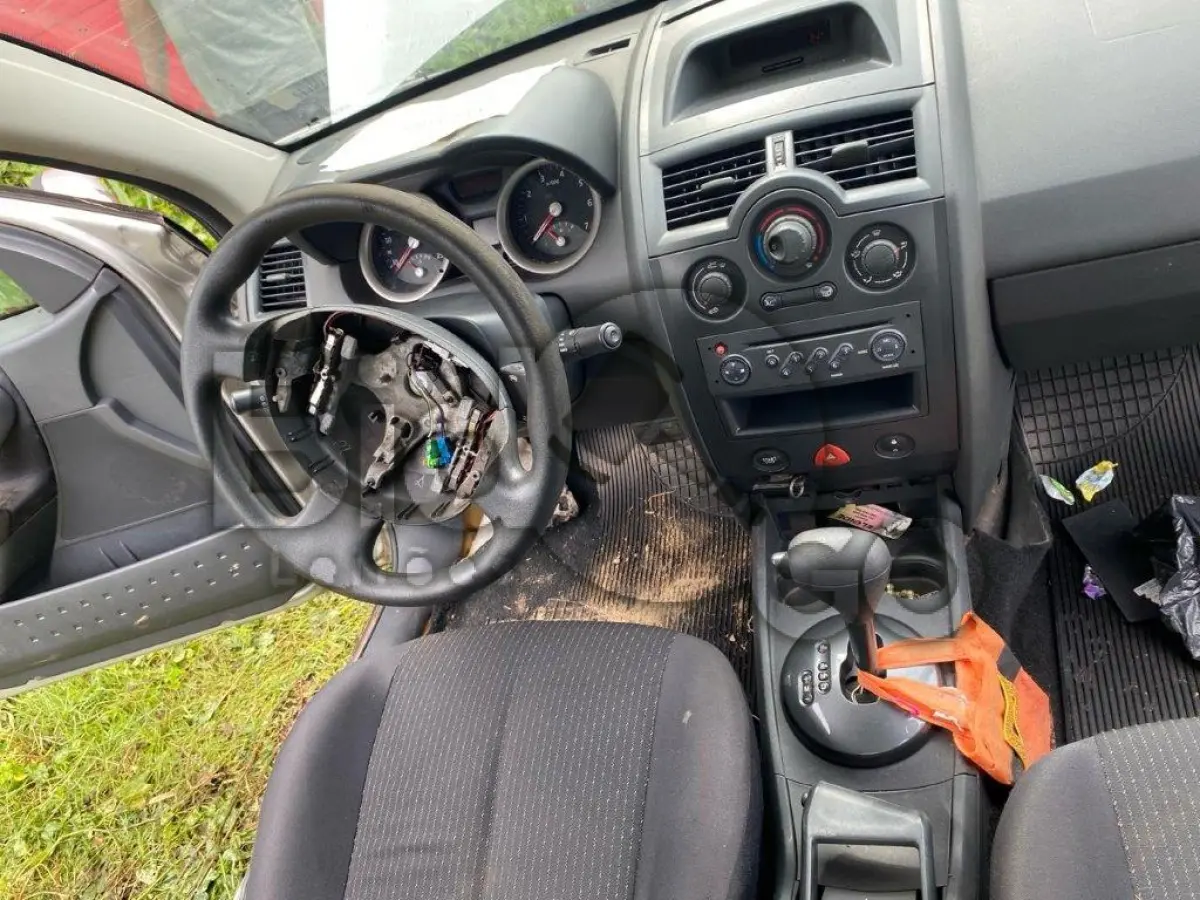 LOTE 001 - Espécie: PASSAGEIRO / Marca: RENAULT / Modelo: MEGANESD EXP 20A / Placa: ADP0191 / UF: MG / Município: Toledo / Ano fabricação: 2008 / Ano modelo: 2008 / Cor: PRATA / Chassi: 93YLM2N1A8J018608 / Motor: F4R1771C099496 RENAVAM:00978452704
