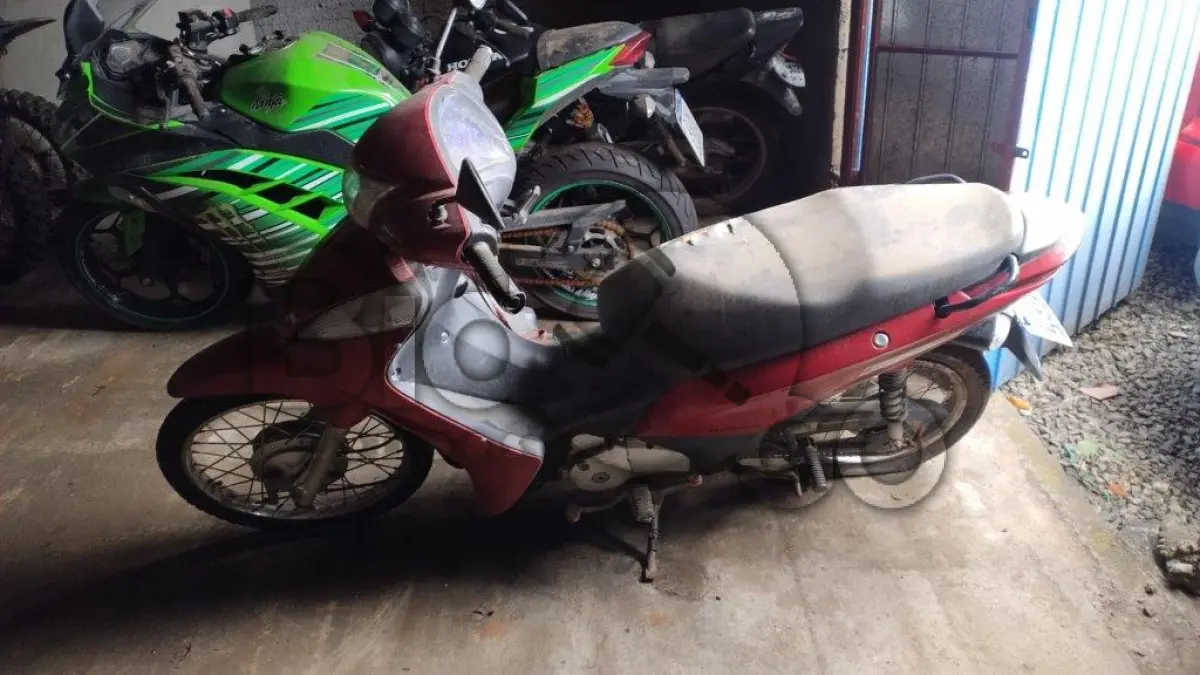 LOTE 034 - Espécie: PASSAGEIRO / Marca: HONDA / Modelo: BIZ 125 ES / Placa: MLN5484 / UF: SC / Município: Mafra / Ano fabricação: 2013 / Ano modelo: 2013 / Cor: VERMELHA / Chassi: 9C2JC4820DR516774 / Motor: JC48E2D516774 RENAVAM: 00554024225