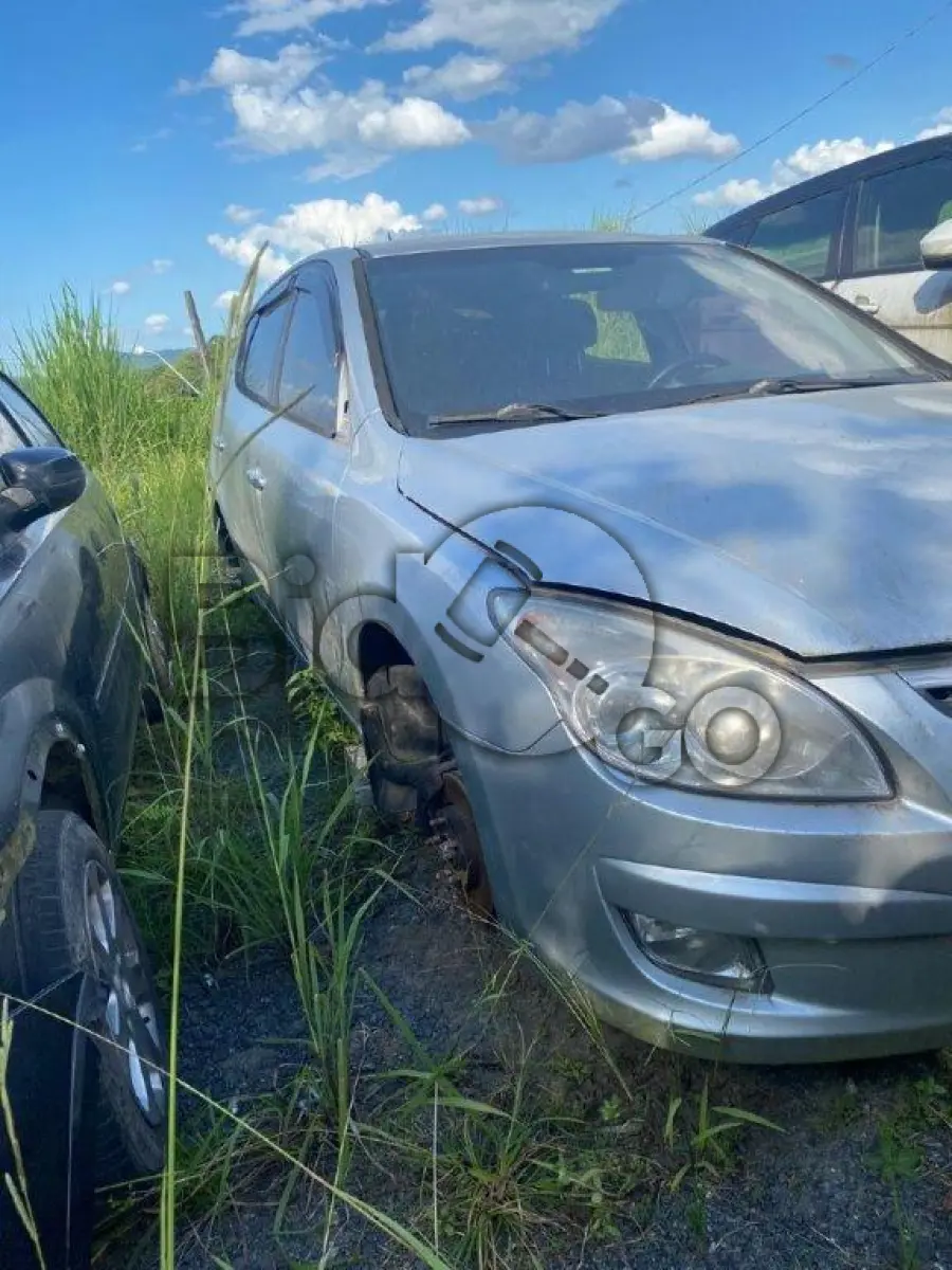 LOTE 021 - Espécie: PASSAGEIRO / Marca: HYUNDAI / Modelo: I30 2.0 / Placa: EMJ9586 / UF: SP / Município: São Paulo / Ano fabricação: 2009 / Ano modelo: 2009 / Cor: PRATA / Chassi: KMHDC51EBAU205183 / Motor: G4GC9620493 / RENAVAM: 00188802738