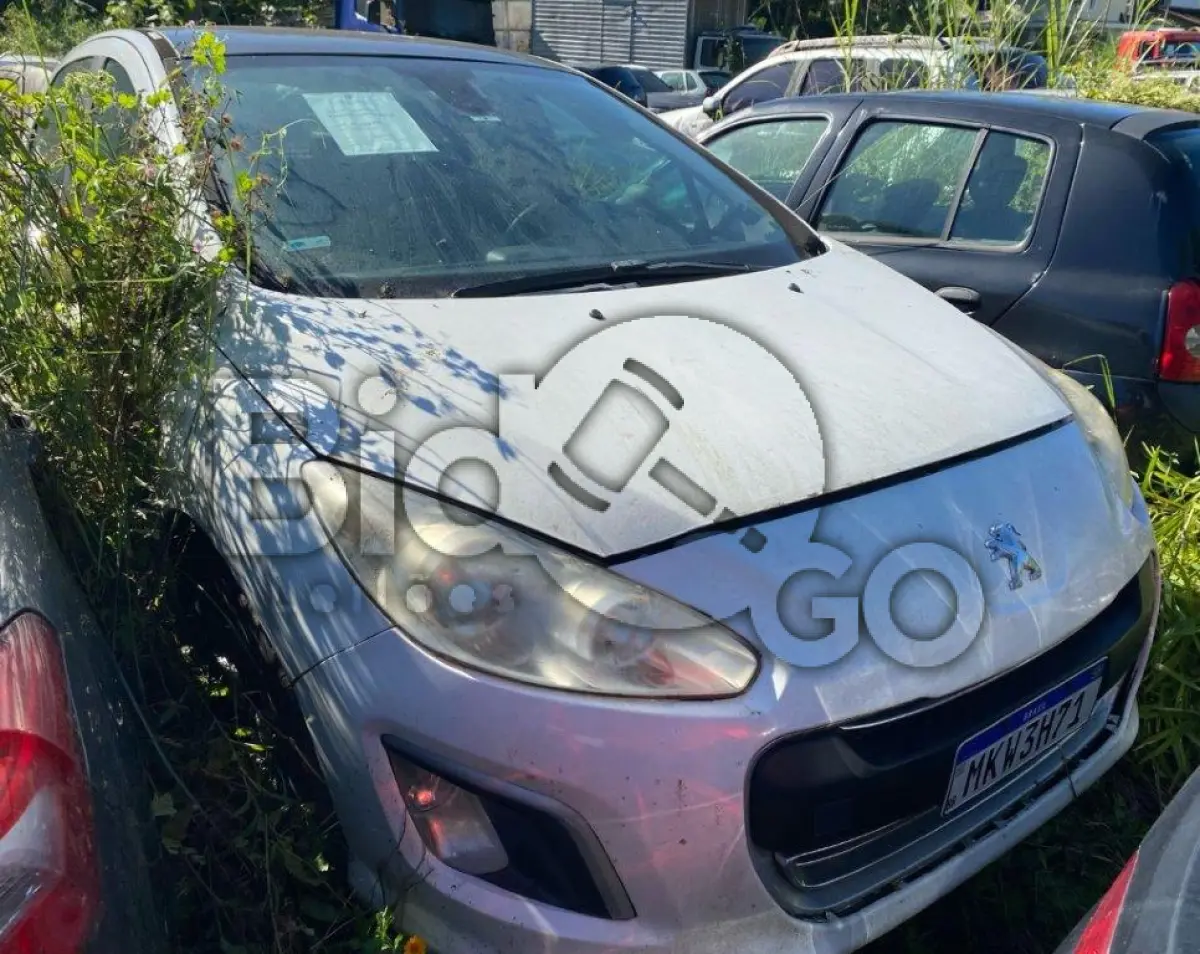 LOTE 016 - Espécie: PASSAGEIRO / Marca: I / Modelo: PEUGEOT 308 ALLURE / Placa: MKW3H71 / UF: SC / Município: Joinville / Ano fabricação: 2012 / Ano modelo: 2013 / Cor: BRANCA / Chassi: 8AD4CRFJWDG050090 / Motor: 10XN130138824 / RENAVAM: 00506981827