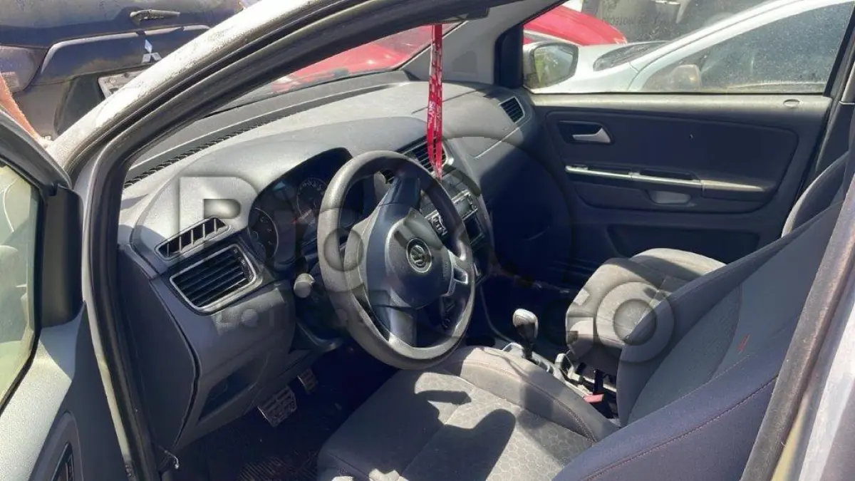 LOTE 032 - Espécie: PASSAGEIRO / Marca: VW / Modelo: CROSSFOX GII / Placa: OAP4903 / UF: MT / Município: Cuiabá / Ano fabricação: 2012 / Ano modelo: 2012 / Cor: PRATA / Chassi: 9BWAB45Z4D4003503 / Motor: CCRN08766 / RENAVAM: 00468549633