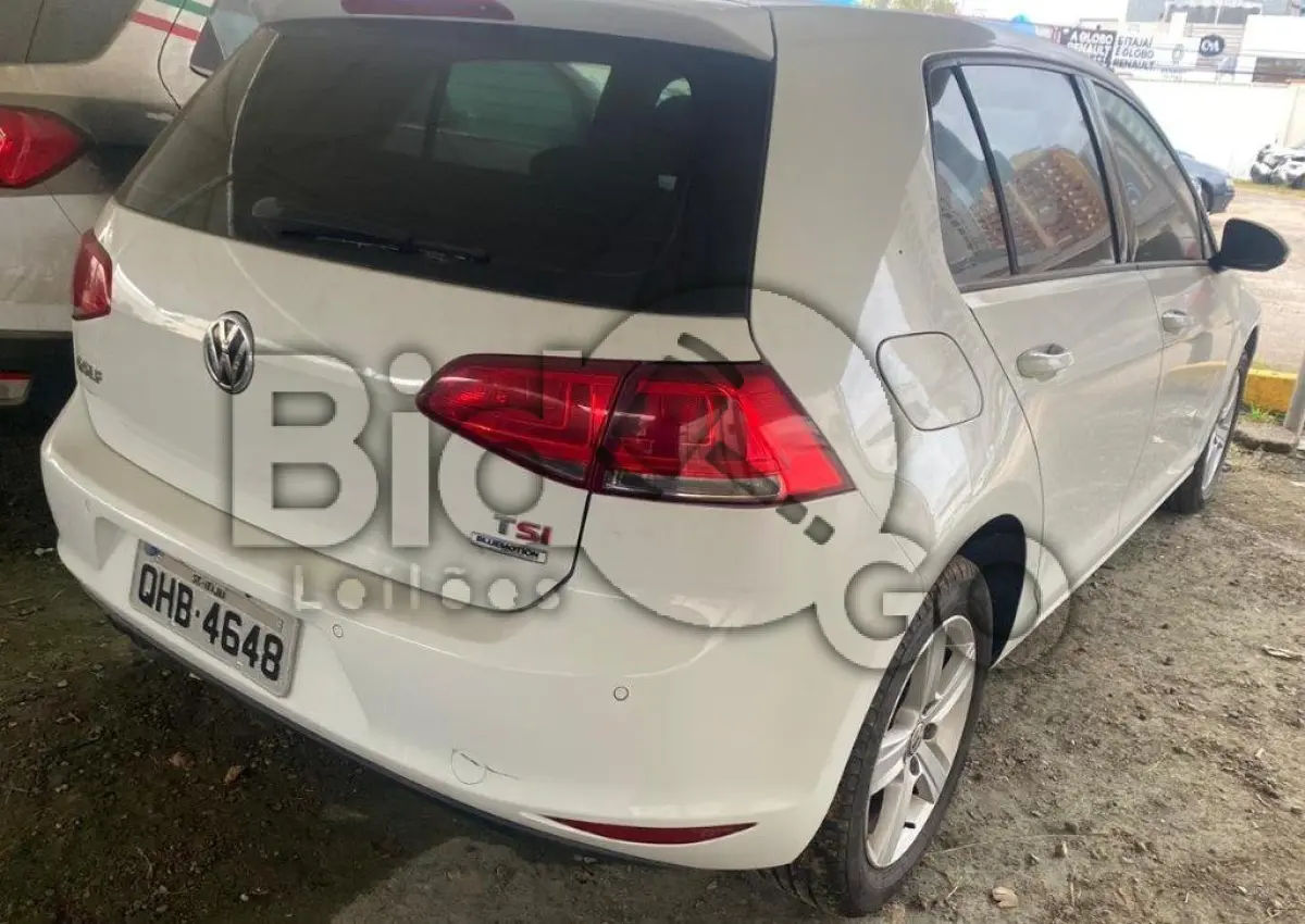 LOTE 041 - Espécie: PASSAGEIRO / Marca: I / Modelo: VW GOLF COMFORTLINE AA / Placa: QHB4648 / UF: SC / Município: Itajaí / Ano fabricação: 2014 / Ano modelo: 2015 / Cor: BRANCA / Chassi: WVWHD6AU6FW101545 / Motor: CHP177573 / RENAVAM: 01026407947