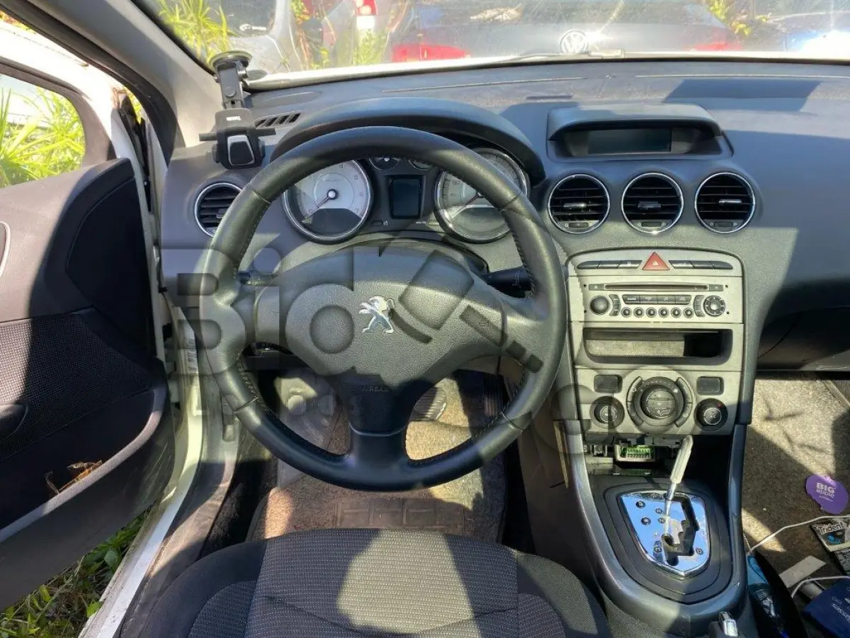 LOTE 016 - Espécie: PASSAGEIRO / Marca: I / Modelo: PEUGEOT 308 ALLURE / Placa: MKW3H71 / UF: SC / Município: Joinville / Ano fabricação: 2012 / Ano modelo: 2013 / Cor: BRANCA / Chassi: 8AD4CRFJWDG050090 / Motor: 10XN130138824 / RENAVAM: 00506981827