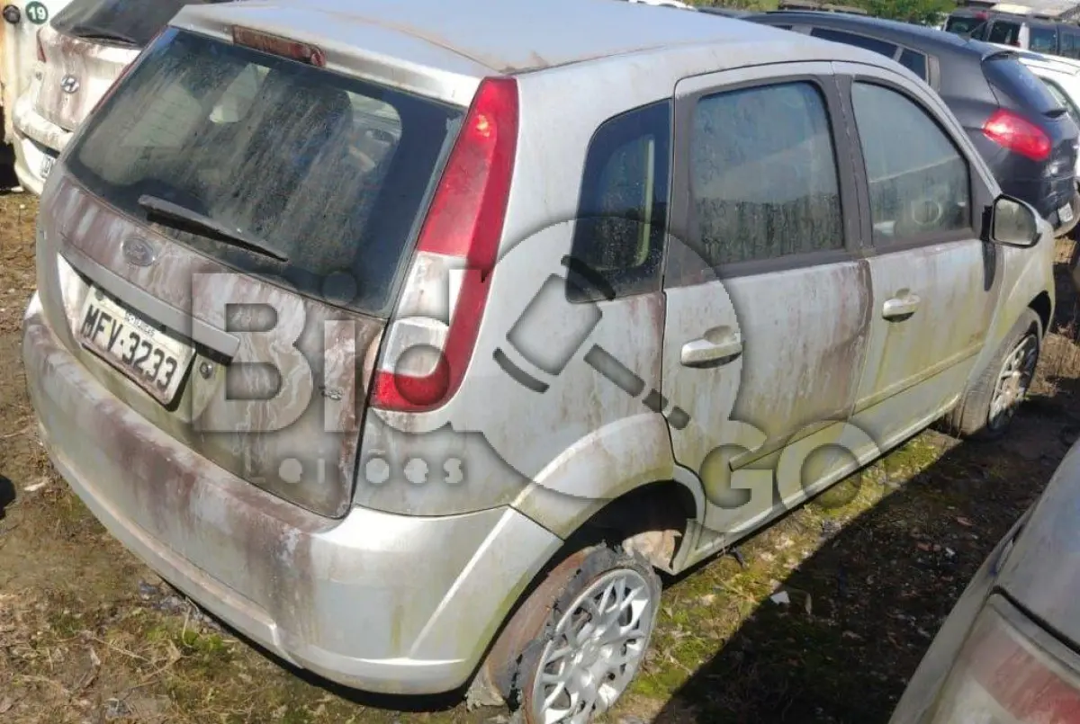 LOTE 038 - Espécie: PASSAGEIRO / Marca: FORD / Modelo: FIESTA 1.6 FLEX / Placa: MFV3233 / UF: SC / Município: Tijucas / Ano fabricação: 2009 / Ano modelo: 2009 / Cor: PRATA / Chassi: 9BFZF55P598378442 / Motor: QF9A98378442 / RENAVAM: 00123319650