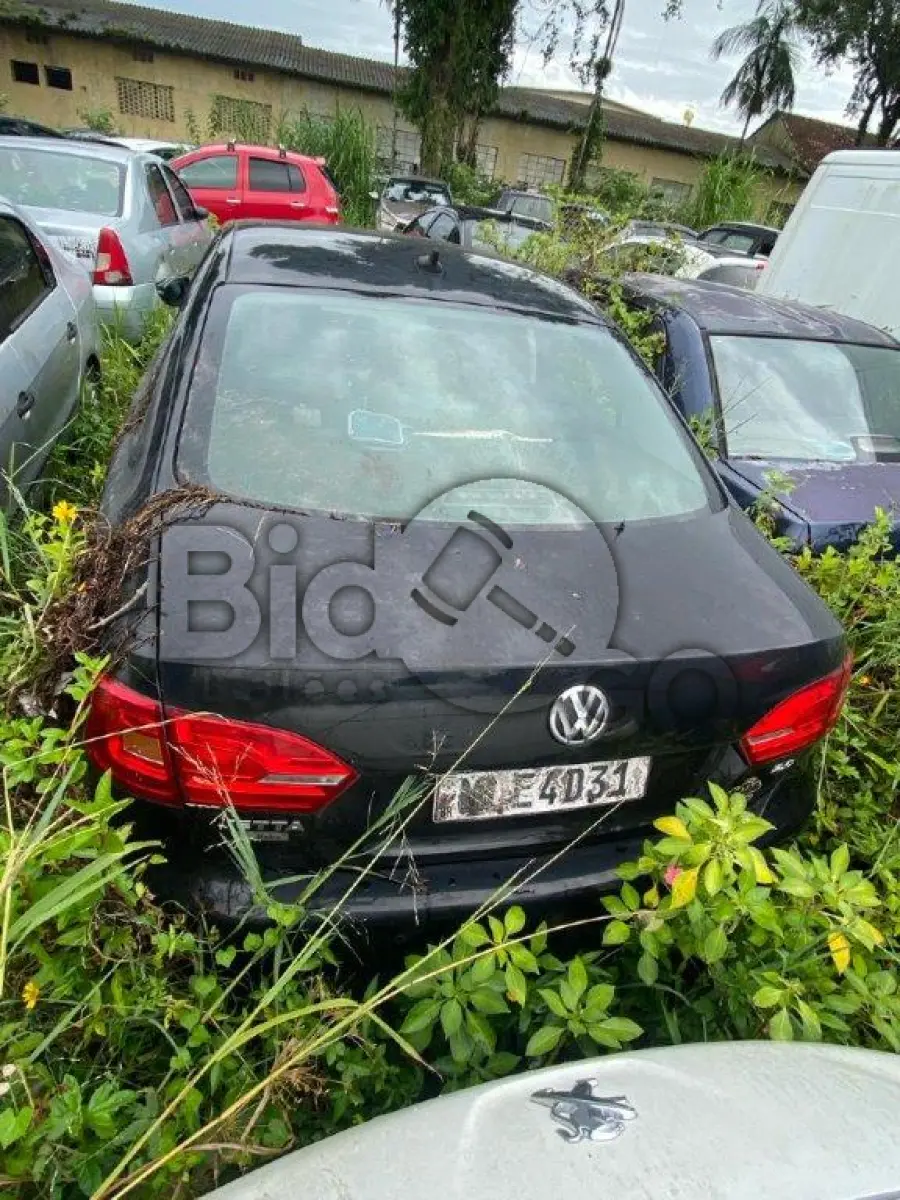 LOTE 005 - Espécie: PASSAGEIRO / Marca: I / Modelo: VW JETTA 2.0 / Placa: MLE4D31 / UF: SC / Município: Joinville / Ano fabricação: 2012 / Ano modelo: 2012 / Cor: PRETA / Chassi: 3VWDJ2168DM034796 / Motor: CKJ024880 / RENAVAM: 00508912970