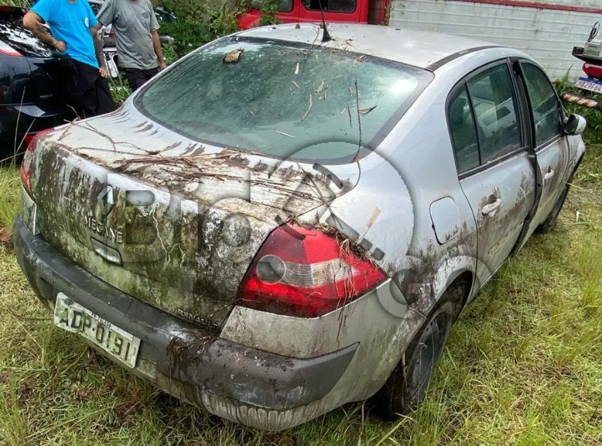 LOTE 001 - Espécie: PASSAGEIRO / Marca: RENAULT / Modelo: MEGANESD EXP 20A / Placa: ADP0191 / UF: MG / Município: Toledo / Ano fabricação: 2008 / Ano modelo: 2008 / Cor: PRATA / Chassi: 93YLM2N1A8J018608 / Motor: F4R1771C099496 RENAVAM:00978452704