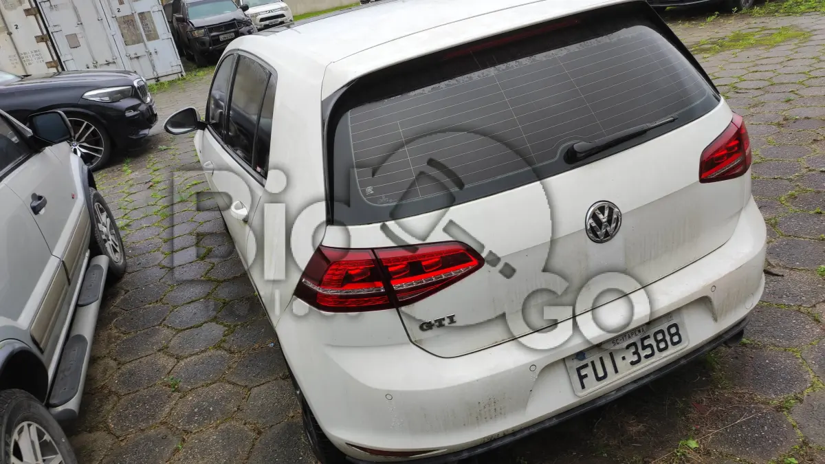 LOTE 006 -  VW GOLF GTI AB / Ano fabricação: 2013 / Ano modelo: 2013 / Cor: BRANCA 