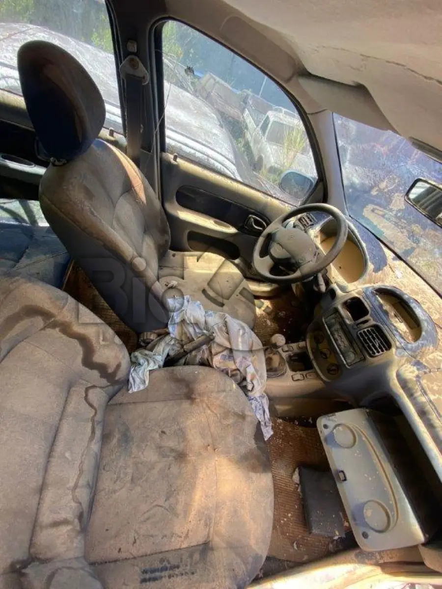 LOTE 023 - Espécie: PASSAGEIRO / Marca: RENAULT / Modelo: CLIO RN 1.0 / Placa: MIL0205 / UF: SC / Município: Pomerode / Ano fabricação: 2000 / Ano modelo: 2000 / Cor: PRATA / Chassi: 93YBB0Y15YJ143332 / Motor: D7DC760F007783 / RENAVAM:00736258728