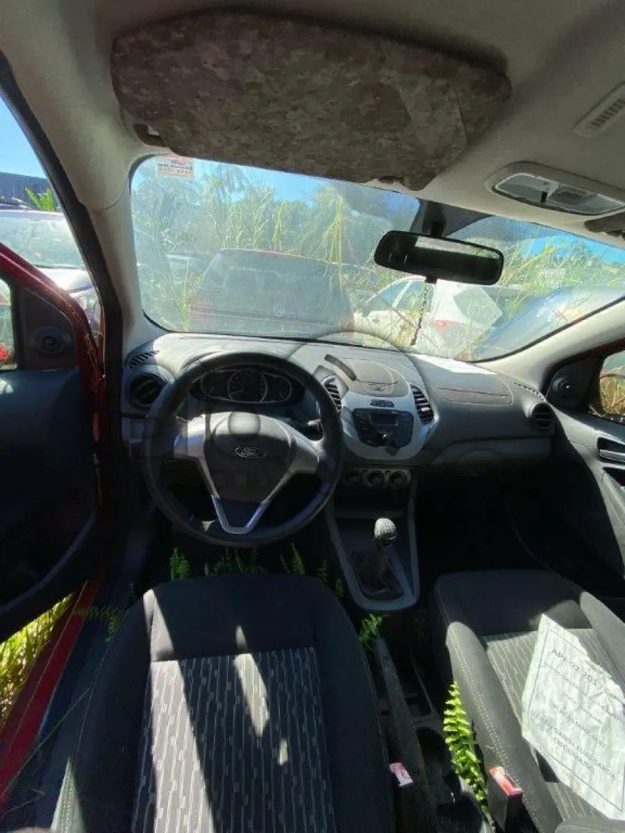 LOTE 014 - Espécie: AUTOMOVEL / Marca: FORD / Modelo: KA SE 1.0 HA / Placa: MMC0687 / UF: SC / Município: Joinville / Ano fabricação: 2014 / Ano modelo: 2015 / Cor: VERMELHA / Chassi: 9BFZH55LXF8123823 / Motor: XNKAF8123823 / RENAVAM: 1016892621