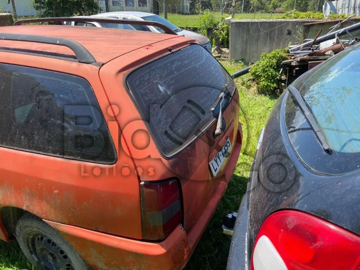 LOTE 027 - Espécie: PASSAGEIRO / Marca: VW / Modelo: PARATI CL 1.6 MI / Placa: LYY7395 / UF: SC / Município: Timbó / Ano fabricação: 1997 / Ano modelo: 1997 / Cor: VERMELHA / Chassi: 9BWZZZ379VT144970 / Motor: UND099703 / RENAVAM: 00679596828