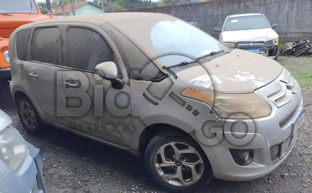 LOTE 050 - SUCATA - Espécie: PASSAGEIRO / Marca: CITROEN / Modelo: C3 PICASSO GLX15 / Placa: FEH9C49 / UF: PR / Município: São José dos Pinhais / Ano fabricação: 2012 / Ano modelo: 2013 / Cor: PRATA / Chassi: 935SDYFYYDB517648 / Motor: 10DBSY0003200 / RENAVAM: 00493513078