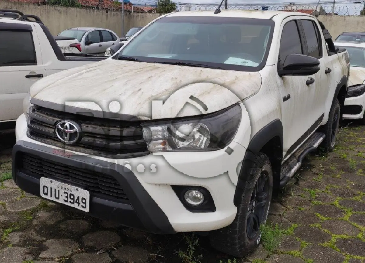 LOTE 004 -  TOYOTA HILUX CDCLEA4JD  / Ano fabricação: 2017 / Ano modelo: 2017 / Cor: BRANCA 