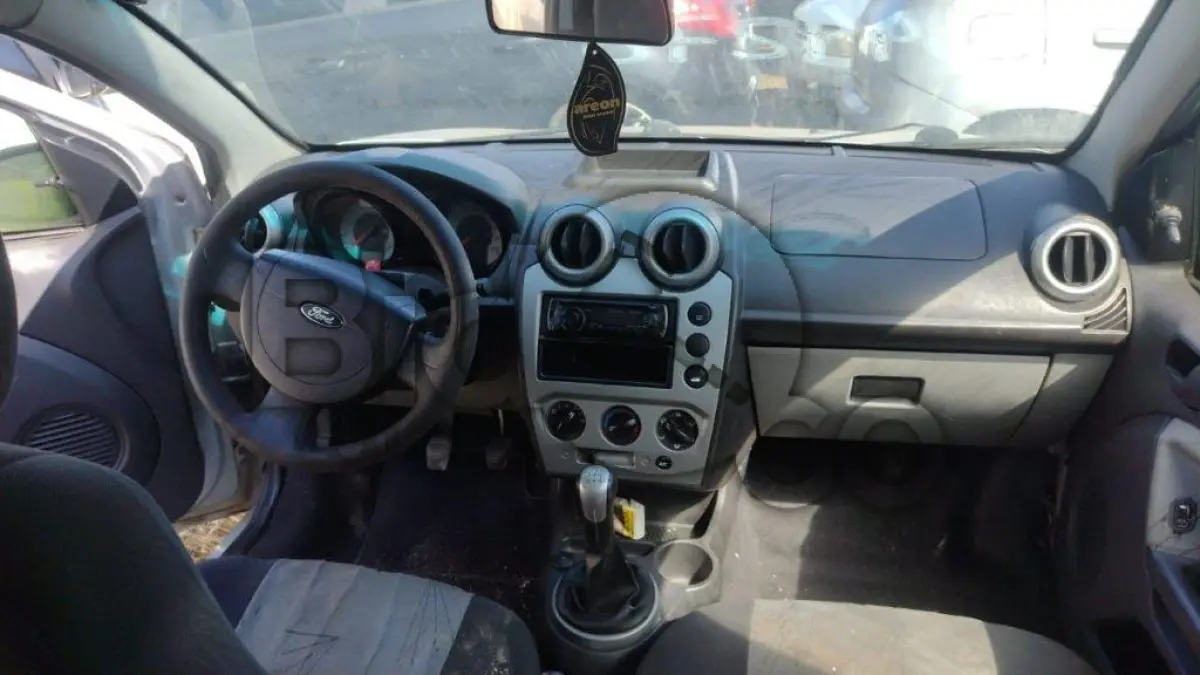 LOTE 038 - Espécie: PASSAGEIRO / Marca: FORD / Modelo: FIESTA 1.6 FLEX / Placa: MFV3233 / UF: SC / Município: Tijucas / Ano fabricação: 2009 / Ano modelo: 2009 / Cor: PRATA / Chassi: 9BFZF55P598378442 / Motor: QF9A98378442 / RENAVAM: 00123319650