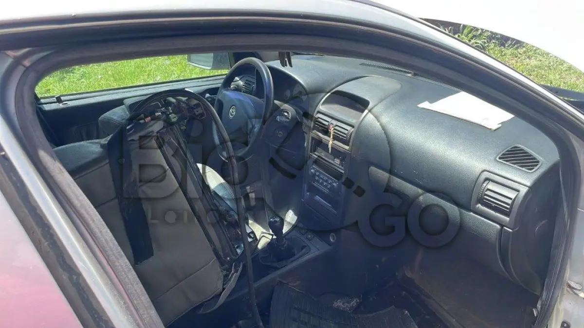LOTE 033 - Espécie: PASSAGEIRO / Marca: GM / Modelo: ASTRA SEDAN CD / Placa: ALN3I35 / UF: SC / Município: Mafra / Ano fabricação: 2004 / Ano modelo: 2004 / Cor: PRATA / Chassi: 9BGTT69B04B161934 / Motor: 2S0010297 / RENAVAM: 00821383922