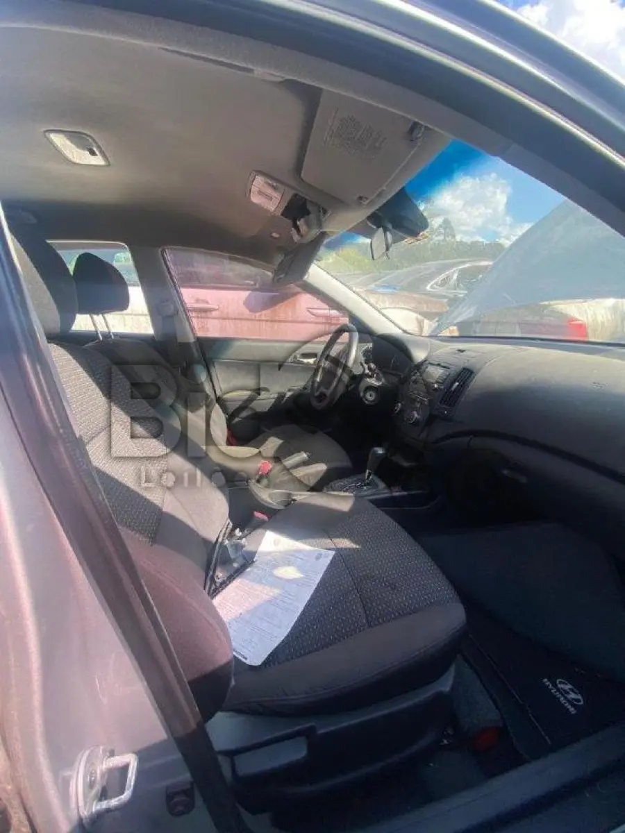 LOTE 021 - Espécie: PASSAGEIRO / Marca: HYUNDAI / Modelo: I30 2.0 / Placa: EMJ9586 / UF: SP / Município: São Paulo / Ano fabricação: 2009 / Ano modelo: 2009 / Cor: PRATA / Chassi: KMHDC51EBAU205183 / Motor: G4GC9620493 / RENAVAM: 00188802738