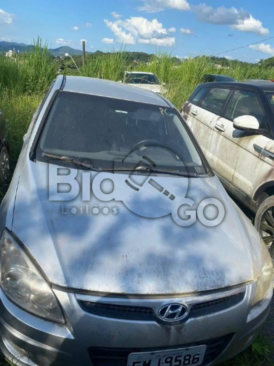 LOTE 021 - Espécie: PASSAGEIRO / Marca: HYUNDAI / Modelo: I30 2.0 / Placa: EMJ9586 / UF: SP / Município: São Paulo / Ano fabricação: 2009 / Ano modelo: 2009 / Cor: PRATA / Chassi: KMHDC51EBAU205183 / Motor: G4GC9620493 / RENAVAM: 00188802738