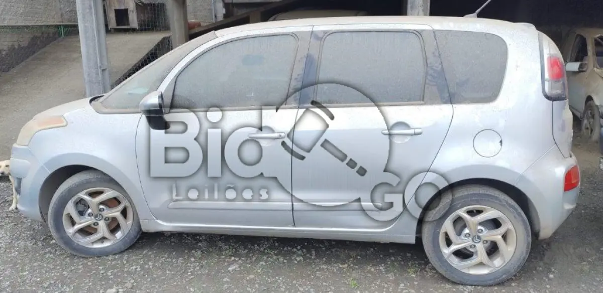 LOTE 050 - SUCATA - Espécie: PASSAGEIRO / Marca: CITROEN / Modelo: C3 PICASSO GLX15 / Placa: FEH9C49 / UF: PR / Município: São José dos Pinhais / Ano fabricação: 2012 / Ano modelo: 2013 / Cor: PRATA / Chassi: 935SDYFYYDB517648 / Motor: 10DBSY0003200 / RENAVAM: 00493513078