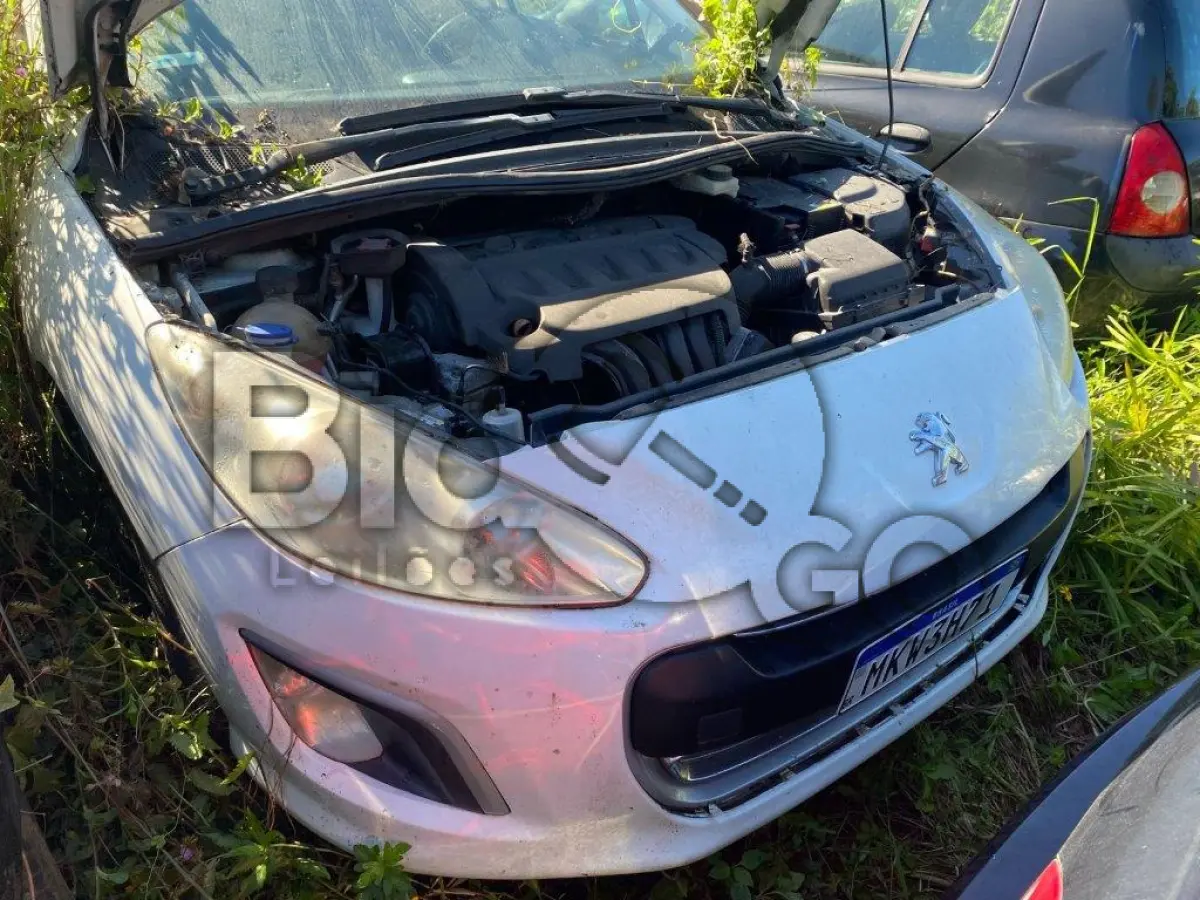 LOTE 016 - Espécie: PASSAGEIRO / Marca: I / Modelo: PEUGEOT 308 ALLURE / Placa: MKW3H71 / UF: SC / Município: Joinville / Ano fabricação: 2012 / Ano modelo: 2013 / Cor: BRANCA / Chassi: 8AD4CRFJWDG050090 / Motor: 10XN130138824 / RENAVAM: 00506981827