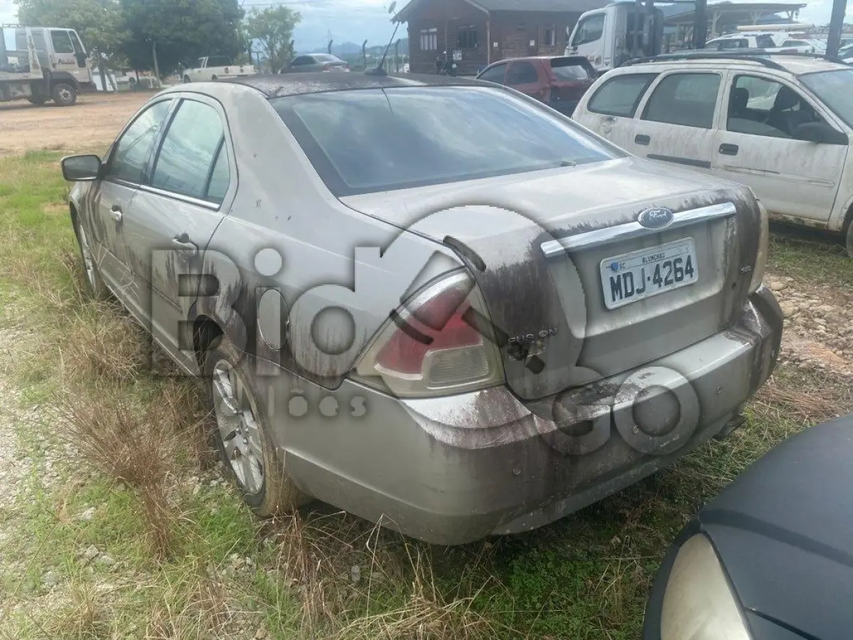 LOTE 026 - Espécie: PASSAGEIRO / Marca: FORD / Modelo: FUSION / Placa: MDJ4264 / UF: SC / Município: Blumenau / Ano fabricação: 2007 / Ano modelo: 2007 / Cor: PRATA / Chassi: 3FAHP08Z87R234324 / Motor: 7R234324 / RENAVAM: 00922806691