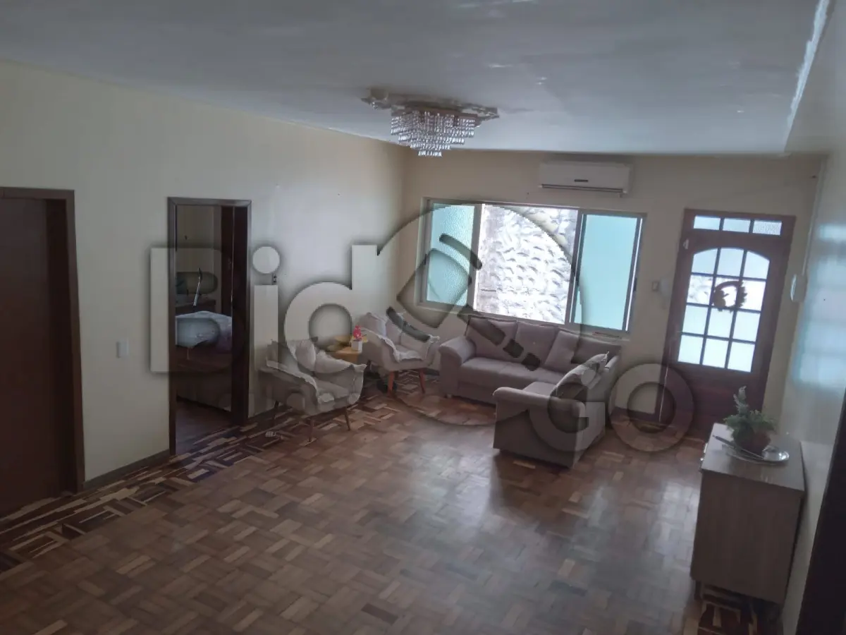 LOTE 001 - SOBRADO DE ALVENARIA