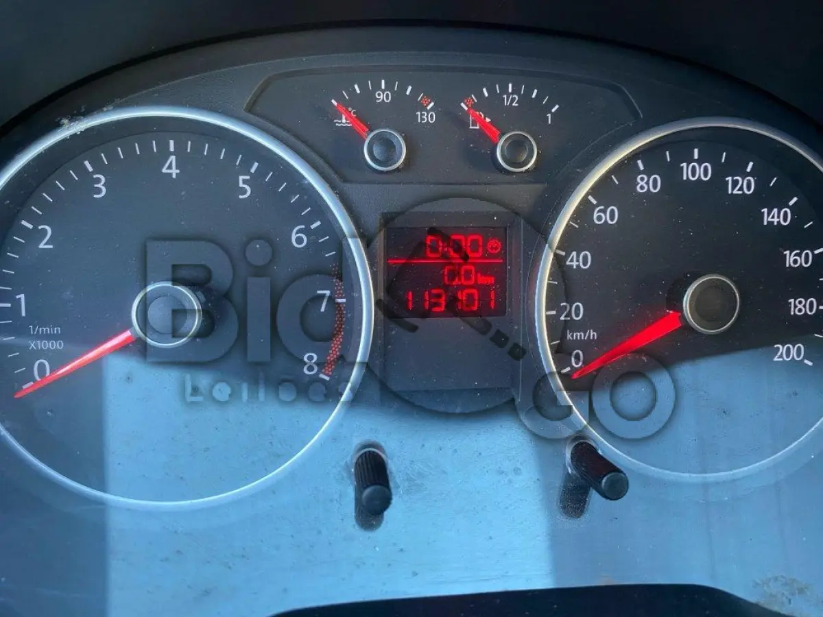 LOTE 051 - SUCATA - Espécie: PASSAGEIRO / Marca: VW / Modelo: NOVO VOYAGE 1.0 / Placa: MLJ0D06 / UF: SC / Município: São Bento do Sul / Ano fabricação: 2013 / Ano modelo: 2014 / Cor: CINZA / Chassi: 9BWDA45U6ET106238 / Motor: CPB274795 / RENAVAM: 00586456210
