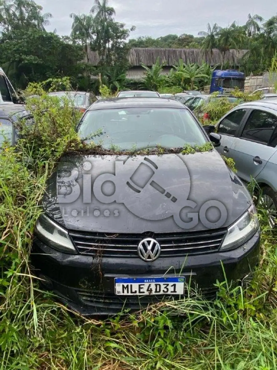 LOTE 005 - Espécie: PASSAGEIRO / Marca: I / Modelo: VW JETTA 2.0 / Placa: MLE4D31 / UF: SC / Município: Joinville / Ano fabricação: 2012 / Ano modelo: 2012 / Cor: PRETA / Chassi: 3VWDJ2168DM034796 / Motor: CKJ024880 / RENAVAM: 00508912970