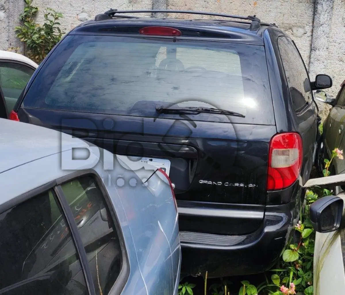 LOTE 045 - Espécie: MISTO / Marca: CHRYSLER / Modelo: GCARAVAN SE / Placa: DLG3738 / UF: RJ / Município: Três Rios / Ano fabricação: 2005 / Ano modelo: 2005 / Cor: PRETA / Chassi: 1C8GYB5R25Y570258 / Motor: 5Y570258 / RENAVAM: 00868517330
