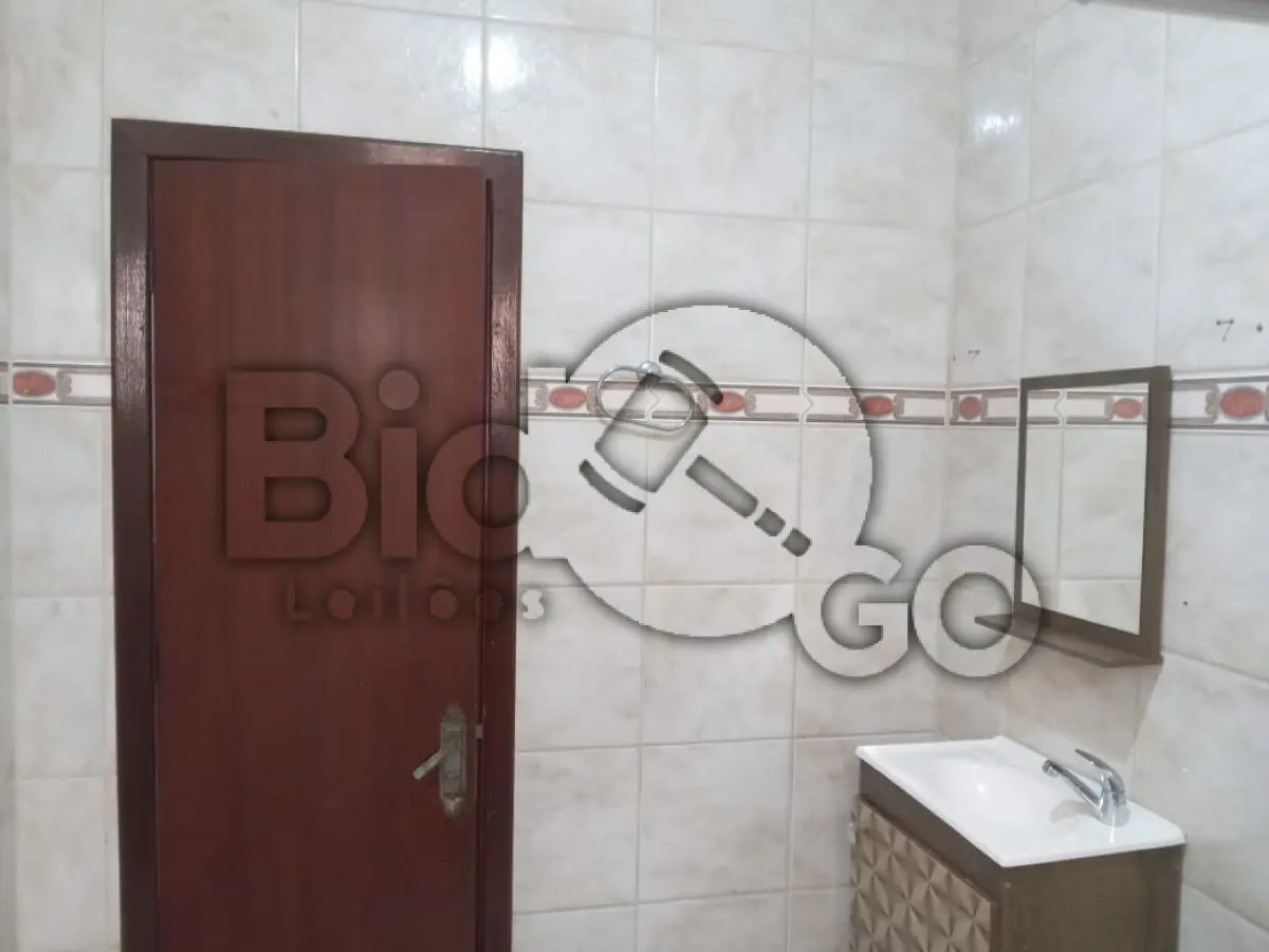 LOTE 001 - SOBRADO DE ALVENARIA