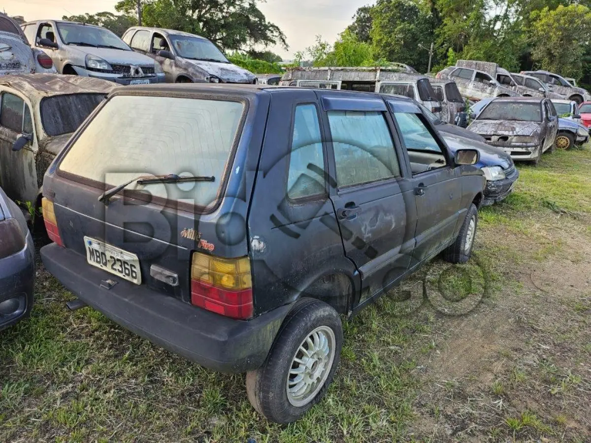 LOTE 017 - Espécie: PASSAGEIRO / Marca: FIAT / Modelo: UNO MILLE FIRE / Placa: MBQ2366 / UF: SC / Município: Jaraguá do Sul / Ano fabricação: 2001 / Ano modelo: 2001 / Cor: VERDE / Chassi: 9BD15822524298275 / Motor:178D90115217290 RENAVAM: 00765321823