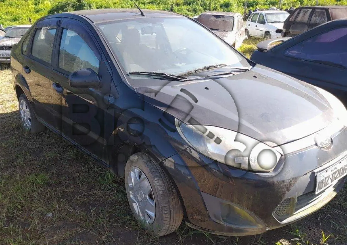 LOTE 046 - Espécie: PASSAGEIRO / Marca: FORD / Modelo: FIESTA SEDAN FLEX / Placa: MHZ8206 / UF: SC / Município: Salete / Ano fabricação: 2010 / Ano modelo: 2011 / Cor: PRETA / Chassi: 9BFZF54AXB8061386 / Motor: SM9AB8061386 / RENAVAM: 00219294593